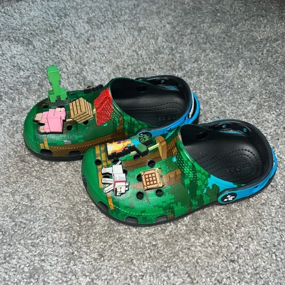 Kids Minecraft Crocs with Minecraft Jibbits - Picture 3 of 6